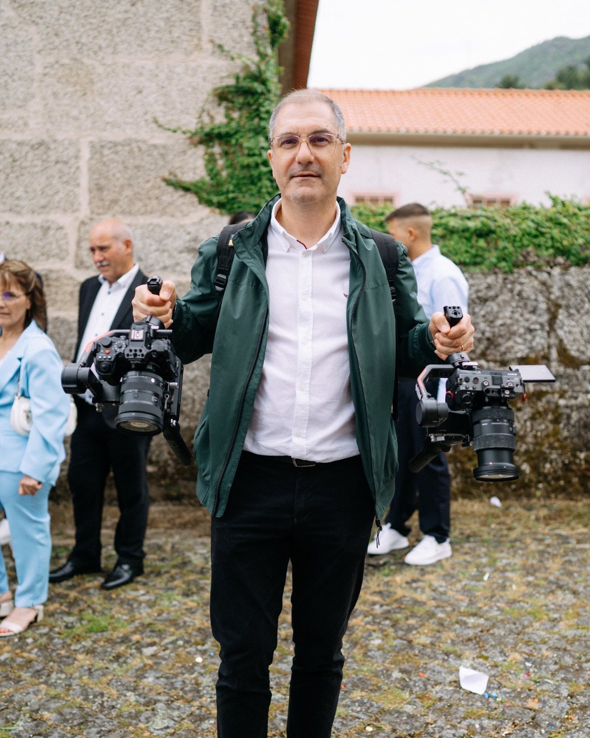 O Martinho num casamento, com as câmaras na mão